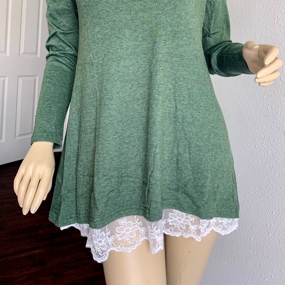 NWT GREEN LACE EDGED TUNIC-TOP, LONG SLEEVES - Picture 4 of 5